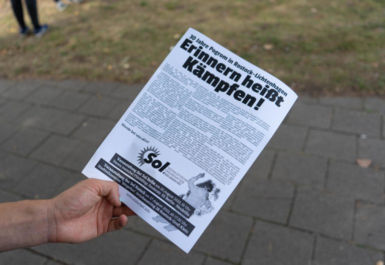 Ein Flyer, der auf der Demonstration verteilt wurde. die Überschrift des Textes lautet "Erinnern heißt kämpfen!"